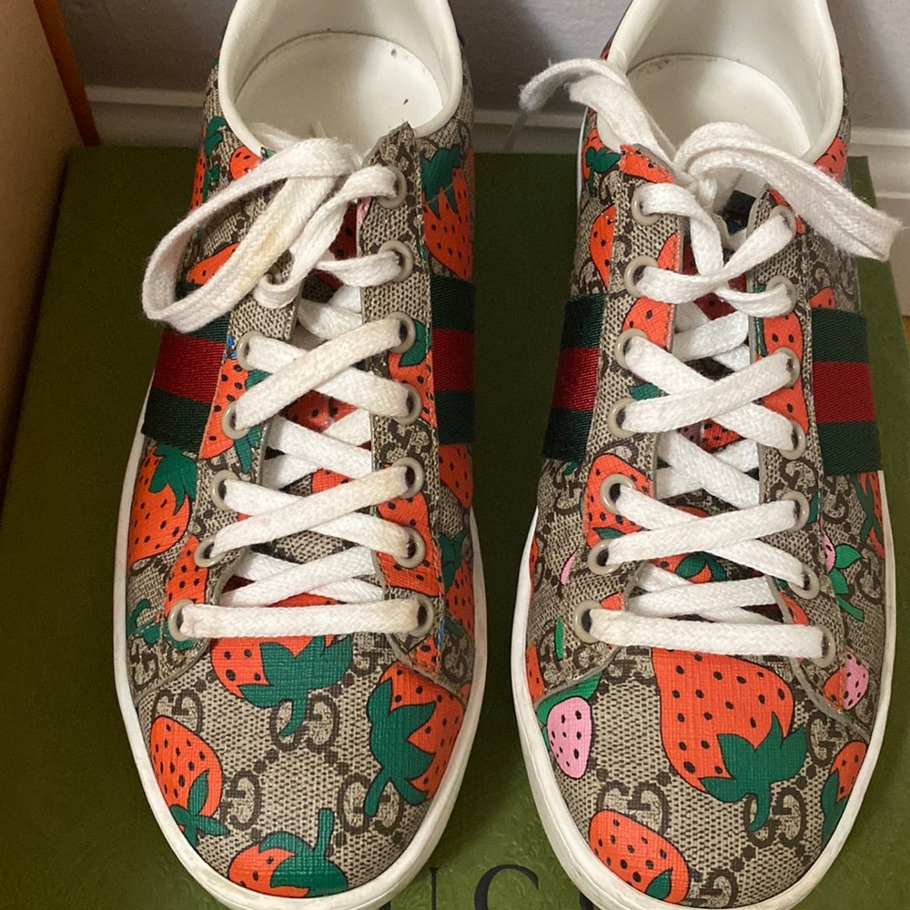 Gucci Strawberry Sneakers 36.5